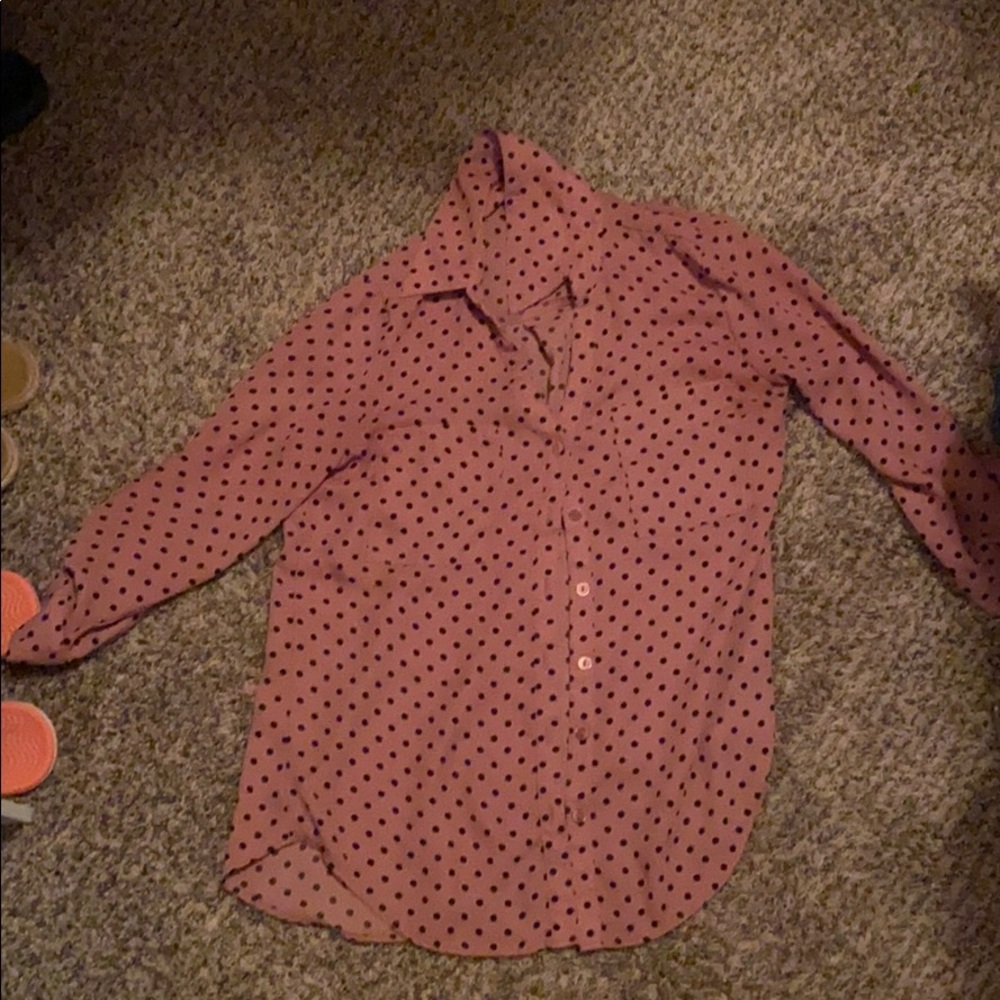 A polka-dotted pink 2/4 sleeve shirt